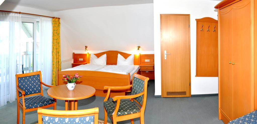 Pension Bergen Auf Rugen Zimmer foto